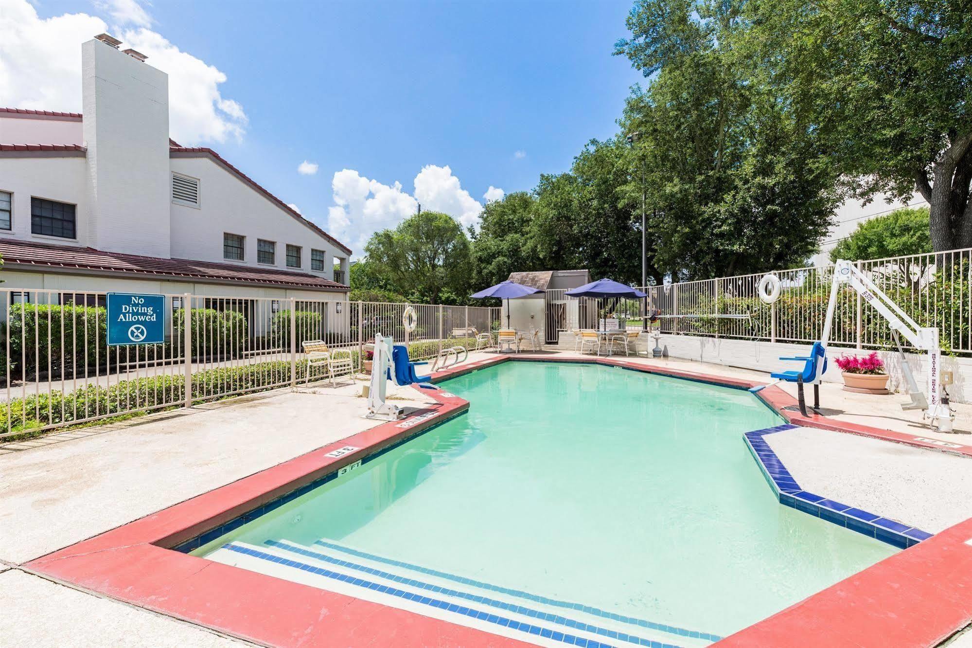 Motel 6 Houston Medical Center - Reliant Park Екстериор снимка